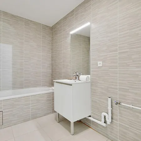 דירה Elegant Appt - 2bdr 6p - Near Paris & La Defense סורן
