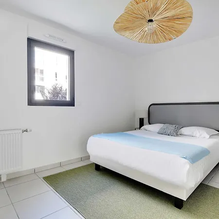Elegant Appt - 2bdr 6p - Near Paris & La Defense Appartement